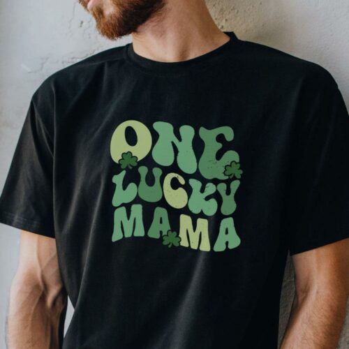 Womens St Patricks Day Mom Sweatshirt/T-Shirt -- One Lucky Mama!